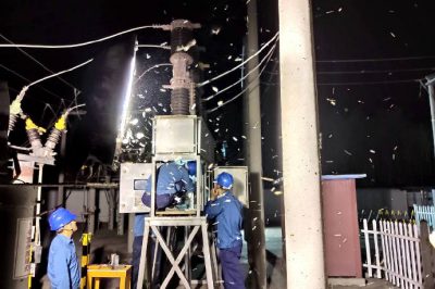 陽(yáng)谷供電公司搶修35千伏張秋站1號(hào)主變高壓側(cè)開(kāi)關(guān)