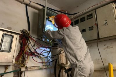 衡東縣供電公司更換故障燒壞表計(jì)兩塊，確保計(jì)量抄表準(zhǔn)確無(wú)誤