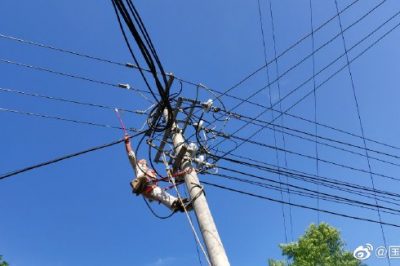 10kV烏金線#037桿～#040桿進(jìn)行更換瓷瓶、絕緣導(dǎo)線、加裝拉線工作
