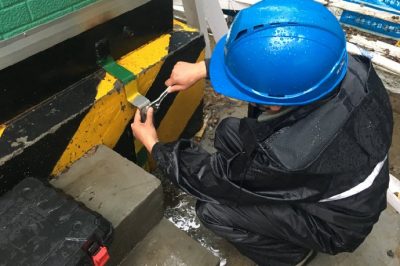 制作箱變接地線，保障設(shè)備增容及時(shí)送電