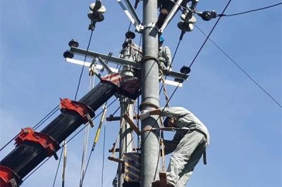 供電公司冒高溫奮戰(zhàn)兩個(gè)小時(shí)搶修10kV線(xiàn)路外破故障