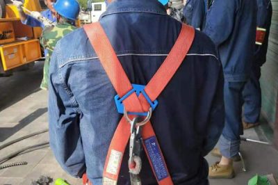 漢中供電公司在10千伏農(nóng)鋪線(xiàn)、鋪鎮(zhèn)線(xiàn)進(jìn)行分網(wǎng)、遷移配變