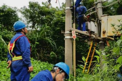 漢中供電公司排查轄區(qū)內(nèi)的變電站、輸電線路、供電設(shè)施