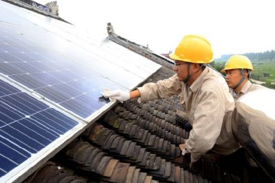 檢查客戶光伏發(fā)電裝置，積極推動分布式電源安全健康發(fā)展