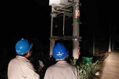 檢查變壓器高低壓樁頭，令克樁頭，高壓開關(guān)和導(dǎo)線連接處