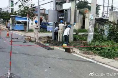 為確保迎峰度夏期間供電設備安全穩(wěn)定運行，國網(wǎng)淮安金湖縣供電公司進行配變升級改造