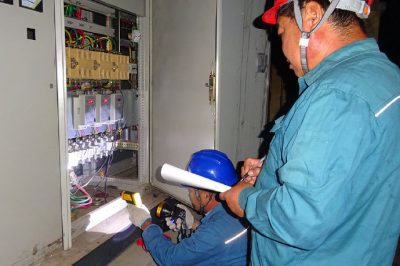 國網(wǎng)沂源縣供電公司：10千伏大溝線及支線設(shè)備展開地毯式夜巡測(cè)溫