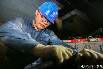 完成兩套懸式絕緣子、一套直線瓷瓶更換及緊線工作，保障附近居民用電安全