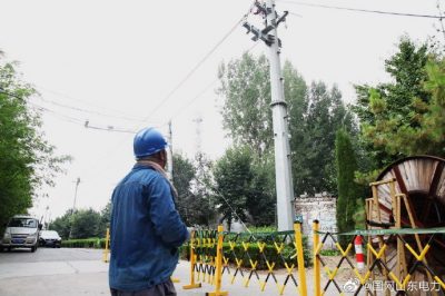桓臺縣供電公司新立電桿27基、架設(shè)線路1.3公里、敷設(shè)電纜200余米