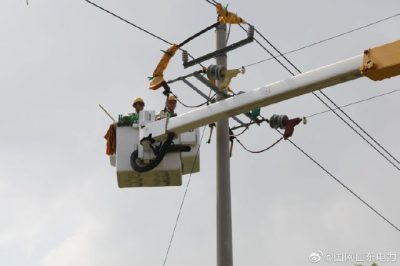10千伏宋家線104號桿設(shè)備線夾發(fā)熱故障，無棣縣供電公司更換線路老舊零件