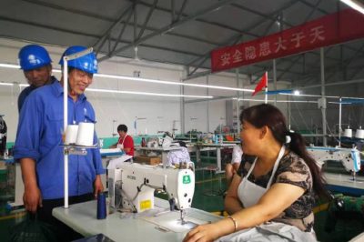 國網(wǎng)行唐縣供電公司城關供電所人員：上門了解需求，真心服務企業(yè)