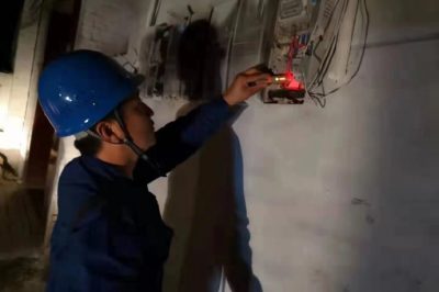 衡水市桃城區(qū)供電公司分組逐段線路、逐個電纜分接箱查找故障點