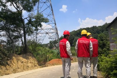 網(wǎng)衡陽輸電檢修公司對220千伏栗君線重要輸電通道進(jìn)行紅外測溫