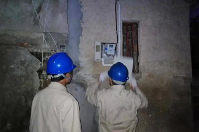 搶修網(wǎng)絡公司員工施工弄斷的家中表計出線