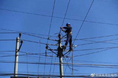 雞澤縣供電公司對10千伏柴莊066線路進(jìn)行升級改造