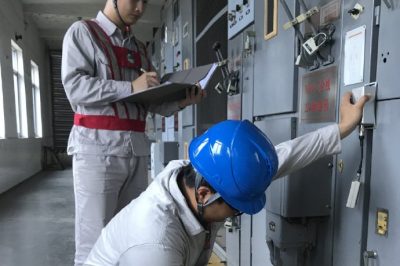 毛家塘、朝陽(yáng)、江家坪變電站開(kāi)展10kV開(kāi)關(guān)柜重要用戶(hù)聯(lián)合排查