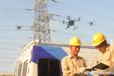 江蘇泰州供電公司用無(wú)人機(jī)在第十屆中國(guó)（泰州）國(guó)際醫(yī)藥博覽會(huì)開(kāi)幕現(xiàn)場(chǎng)檢查電網(wǎng)運(yùn)行參數(shù)