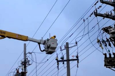 10千伏北棉線(xiàn)為公交公司變壓器帶電接火