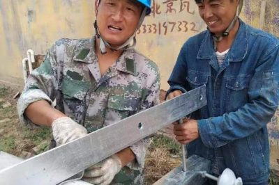 廣宗縣供電公司在劉全寨村進行線路改造