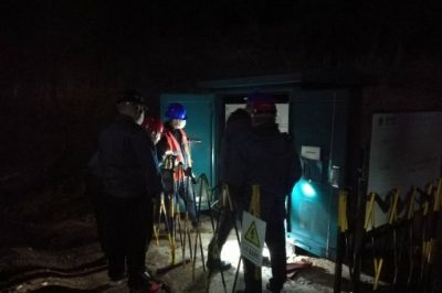 長島縣供電公司在砣磯島進行檢修工作