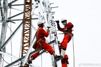 加緊施工，確保鄉(xiāng)鎮(zhèn)電網(wǎng)“強筋壯骨”