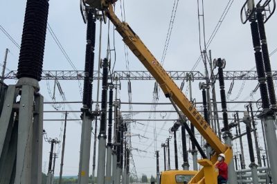 石牌變兩臺(tái)500千伏斷路器開(kāi)展小修工作