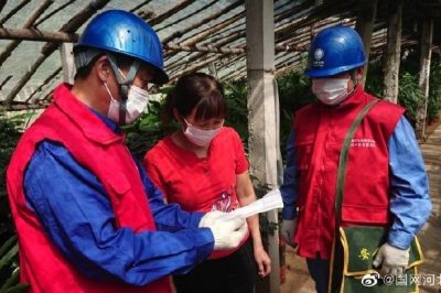 “大姐，大棚中老舊的線路千萬不要觸摸