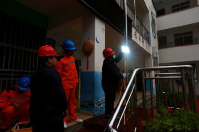 安置點(diǎn)的燈亮了！