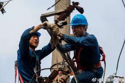 更換老舊電桿、柱上開關(guān)、配變刀閘熔斷器