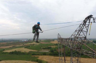 導(dǎo)地線上為什么有這多小錘？