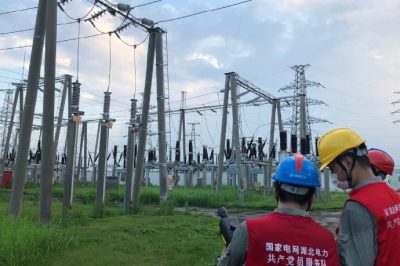 變電“拍了拍”，輸電出動“激光炮”