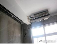 在窗戶加裝穩(wěn)壓器？不靠譜，這是在給空調(diào)增加耗電量！