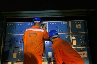 對10千伏周莊線、10千伏麗都線開展夜巡測溫工作