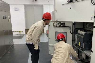 對(duì)康緣養(yǎng)生谷竣工完成的配套電氣設(shè)備、線(xiàn)路開(kāi)展驗(yàn)收工作