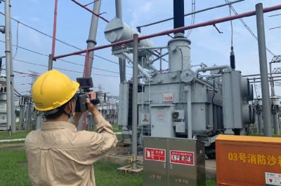 在上黨變電站開(kāi)展主變壓器、二次設(shè)備室等區(qū)域的紅外測(cè)溫工作