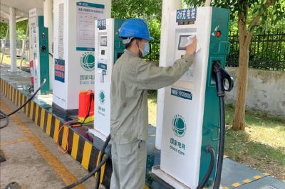 國網(wǎng)仙桃市供電公司給充電樁“消毒”