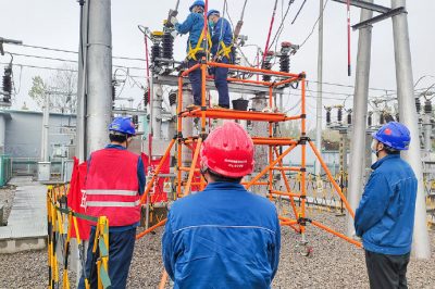 35千伏官莊變電站開(kāi)展設(shè)備施工改造
